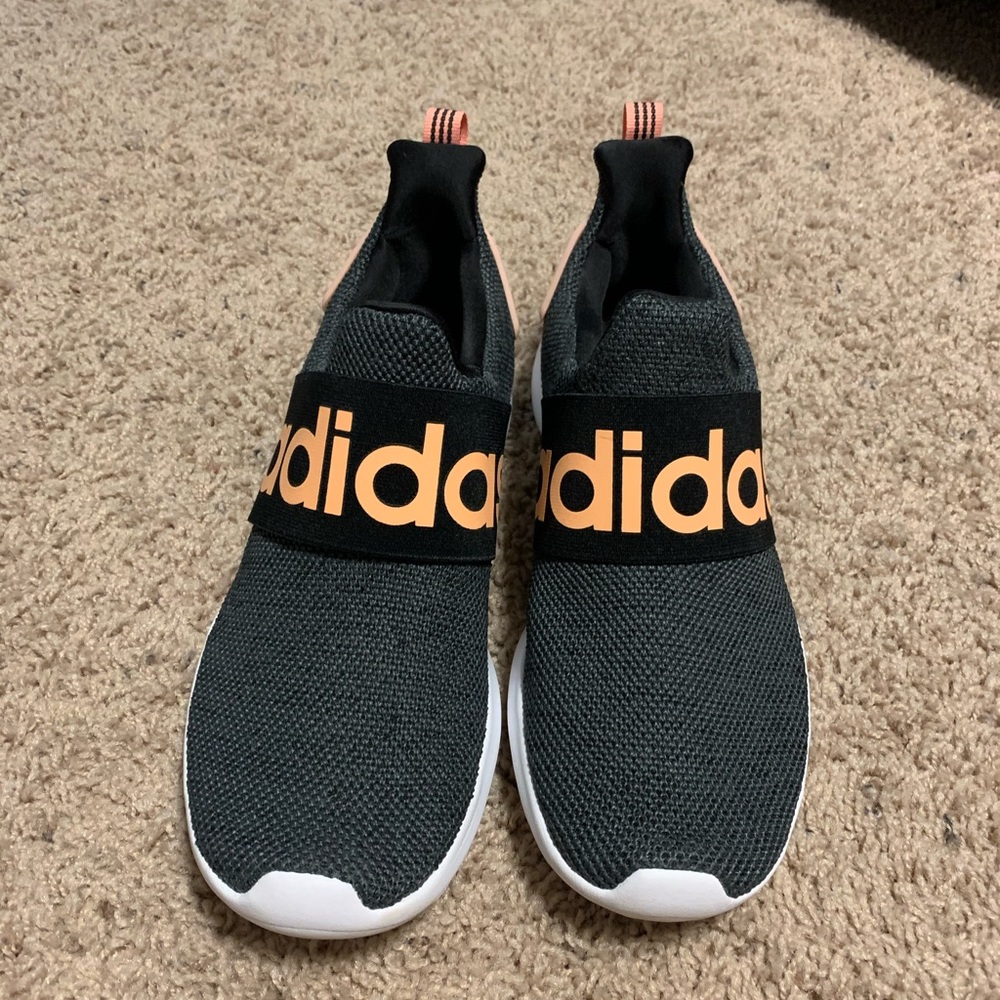 Adidas Women’s Cloud Foam 8.5 tennis shoes